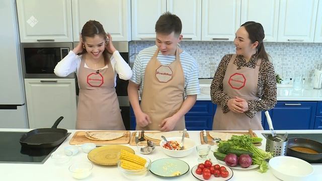 «Асчыттар»: «Дьоллоох буолуох» ситком сериал артыыстара Айыына Слепцова, Семен Ларионов (15.05.21)