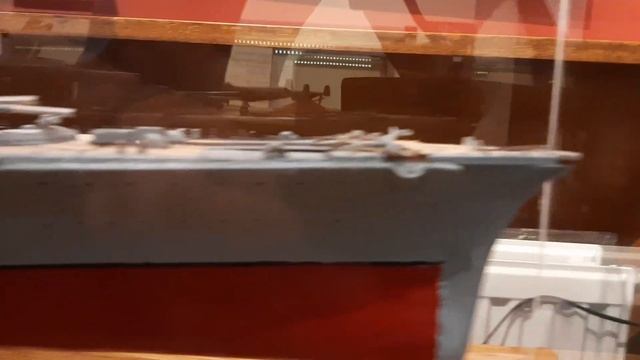 Schaalmodel de Bismarck 😱 te zien bij museum de Traditiekamer op vliegbasis Gilze-Rijen. смотреть онлайн