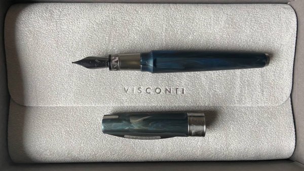 Перьевая ручка Visconti Mirage Mythos Poseidon - распаковка и быстрый тест пера