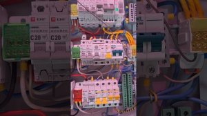 Как трехфазный щит подключить через однофазный генератор без КЗ