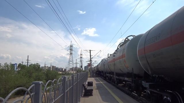 ВЛ80С-642 с грузовым поездом смотреть онлайн