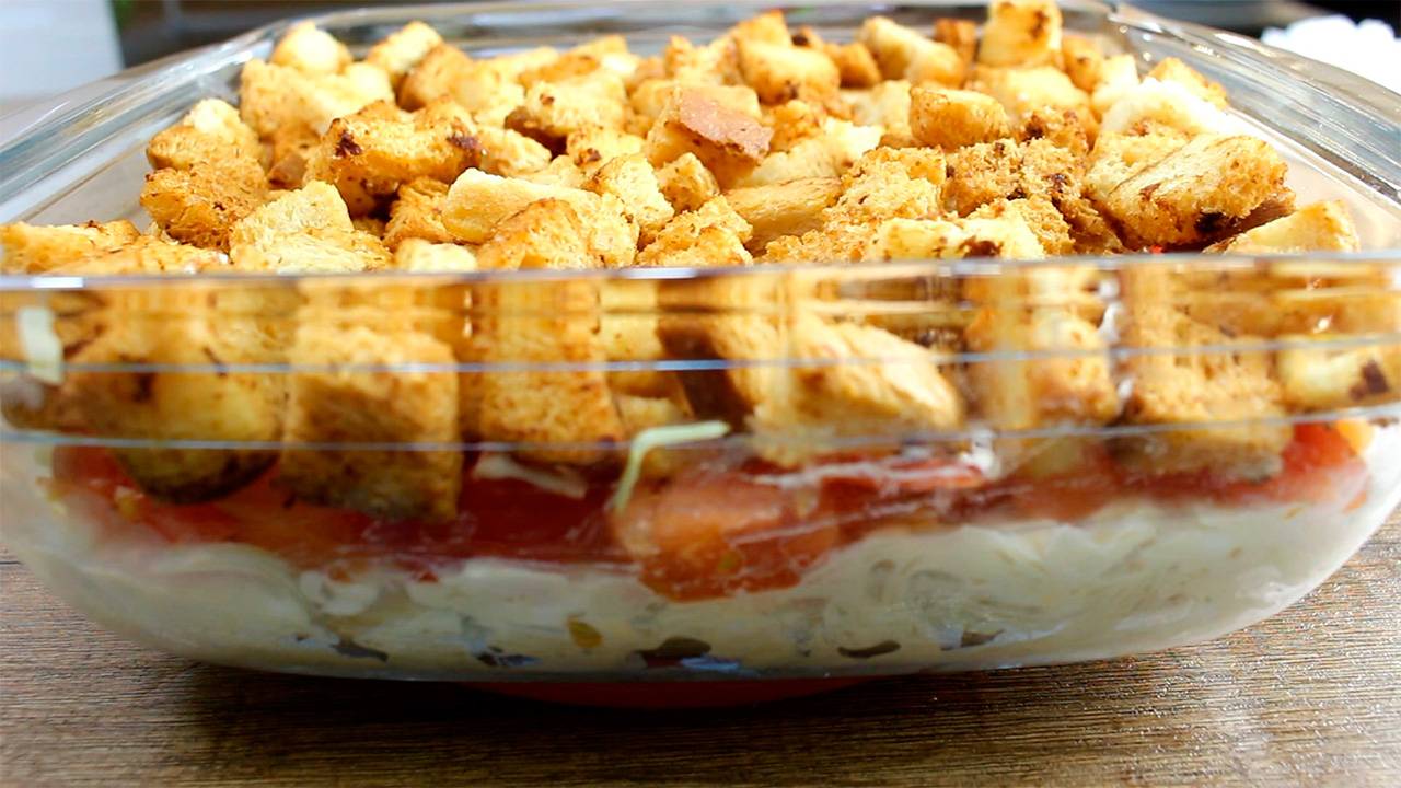 Вкусный Салат с Сухариками. Простой рецепт из доступных продуктов! смотреть онлайн