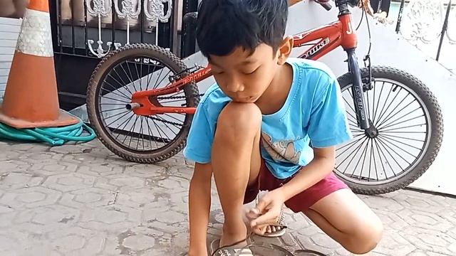 Mas Juna bikin dolanan yang bisa ubah sepeda jadi motor смотреть онлайн