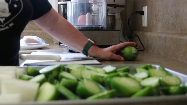 How to Make the Best Salsa Verde - How to Make Real Tomatillo Salsa смотреть онлайн