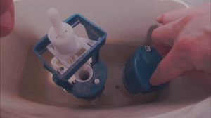 Ремонт унитаза. Ремонт бачка унитаза. Как менять арматуру унитаза.