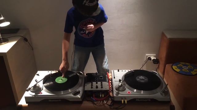 Мое первое DJ-оборудование. Numark TT1610, Numark TTi, Numark Dm950