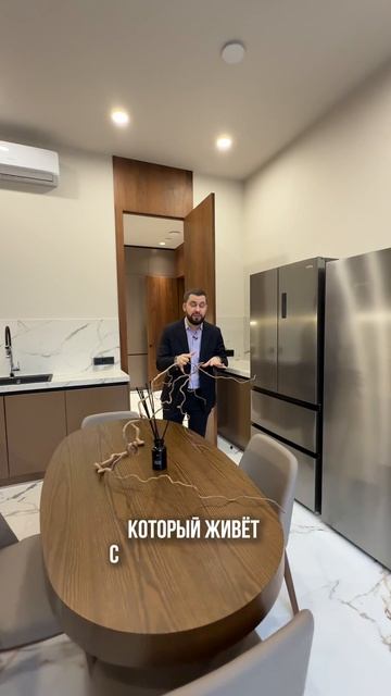 КУХНЯ С ОСТРОВОМ В ДОМЕ НА РУБЛЕВКЕ #москва #рублевка #элитнаянедвижимость #евгенийноворижский смотреть онлайн