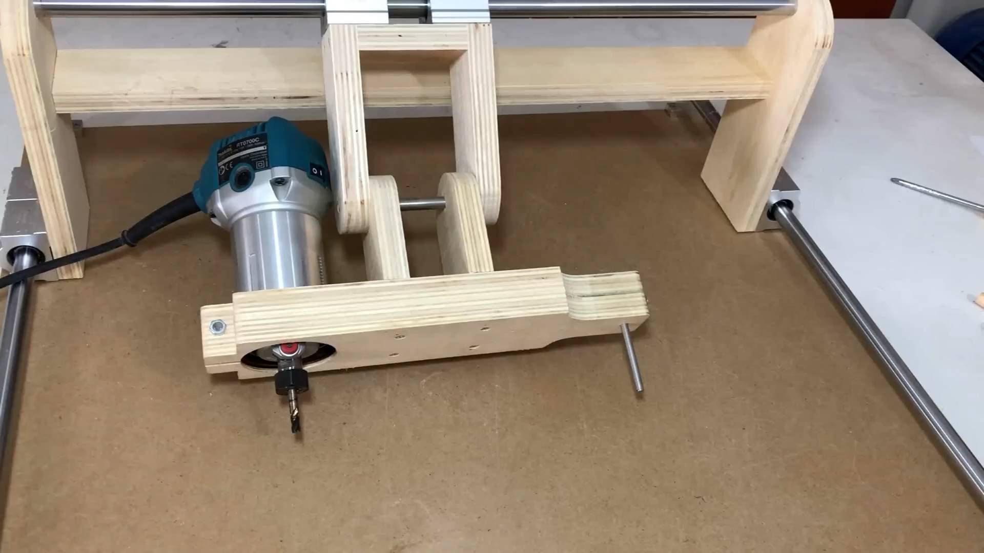 УДИВИТЕЛЬНЫЙ ИНСТРУМЕНТ ДЛЯ МАСТЕРСКОЙ СВОИМИ РУКАМИ смотреть онлайн