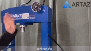 Гидравлический пресс для сто 30 тонн AE&T T61230M ручной и ножной привод