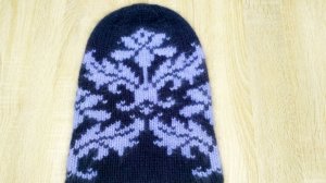 Шапка бини спицами в технике двойного жаккарда