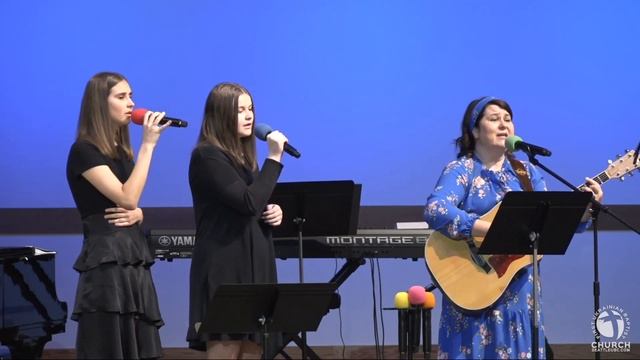 Сім'я Чикеренда, пісня - Твоїм рукам довіритись надійно. Неділя, 21 червня 2020. смотреть онлайн