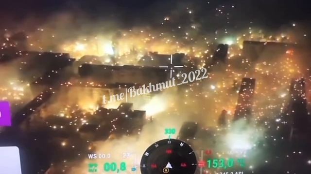 Апокалиптические кадры ночного Бахмута после обстрела зажигательными боеприпасами из РСЗО "Град" смотреть онлайн