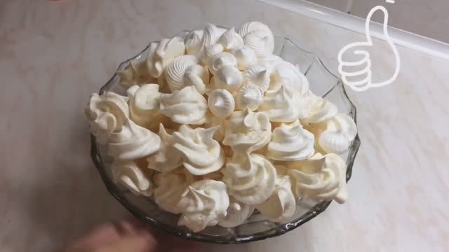 ОСТАЛИСЬ БЕЛКИ? Готовим Безе – простой рецепт меренги дома! 🍬☁️ смотреть онлайн