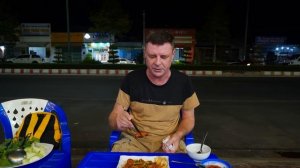 Обзор Tai Ky Quan. Обычное кафе у дороги удивляет