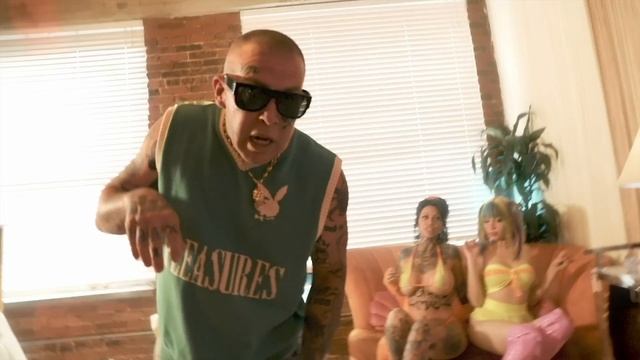 Madchild - Gucci Poncho (Official Music Video) смотреть онлайн