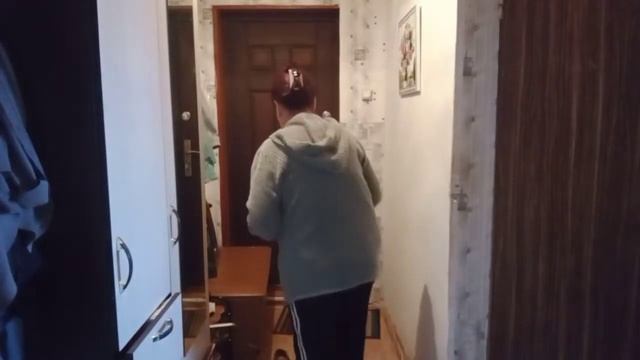 Подготовка к выходным, пирожки на майонезе, уборка квартиры.