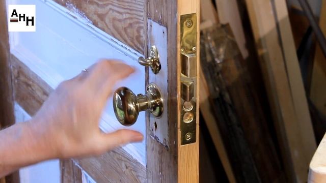 How To Remove a Mortise Cylinder Lock Set From an Entrance Door смотреть онлайн