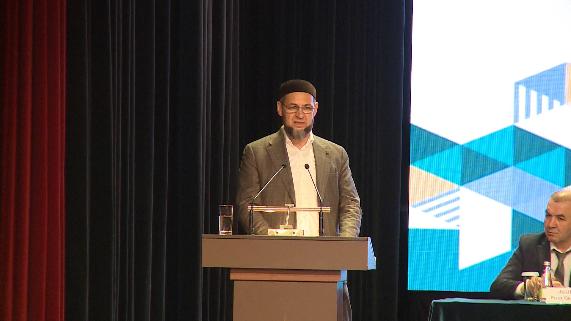 Әгъзам Шакиров: “Яшьләр авылда үзләренә эш булдырырга тырыша”