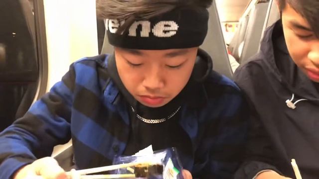 korean hypebeast eating sushi on a train | MUKBANG смотреть онлайн