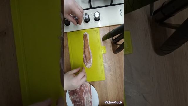 Шашлык из куриной грудки в беконе.