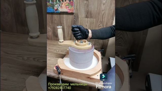 Ручная жерновая каменная мельница для целнозерновой муки смотреть онлайн