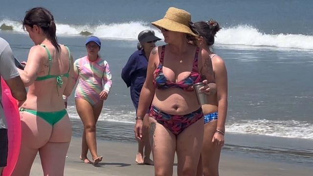 Спокойствие на бразильском пляже: прогулка под звук волн смотреть онлайн