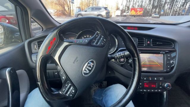 Работа автопарковки на Kia Ceed JD смотреть онлайн