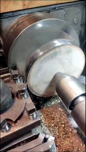 калибрую фланцы из нержавейки в размер, после плазмореза.