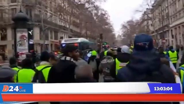 Yellow jackets protests against Macron, eighth week in France, Paris смотреть онлайн