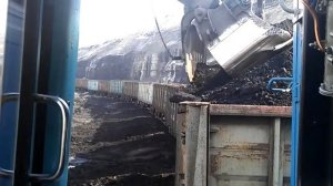 ЭКГ - 4у грузит вагоны