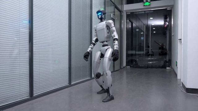 Кунг фу робот Unitree активно обучают своего робота кунг-фу смотреть онлайн