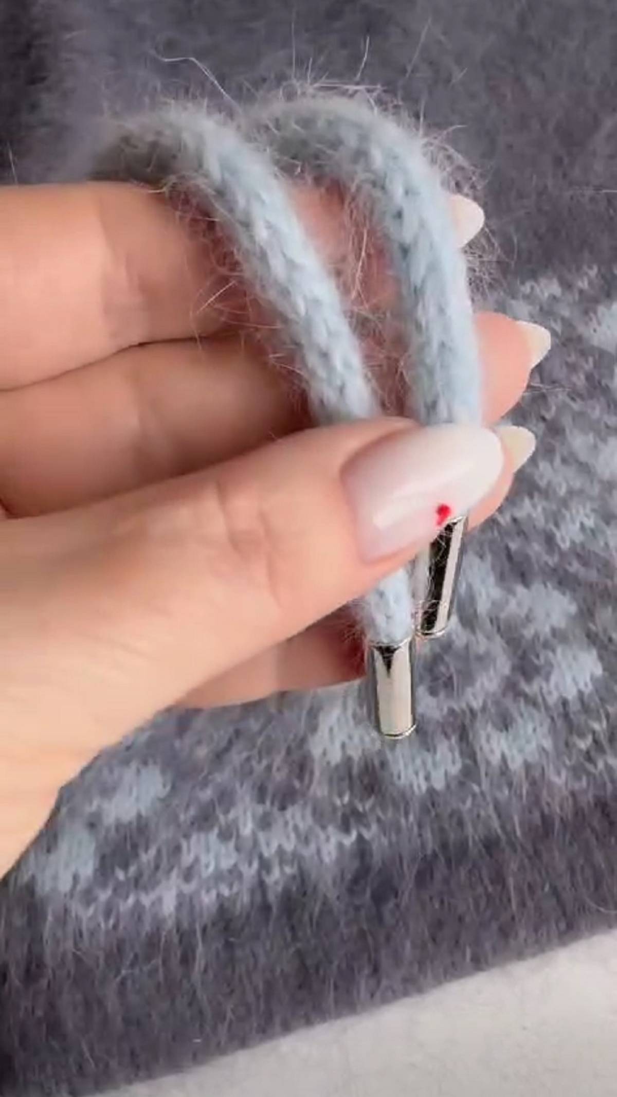 Привет Мир!
Показываю красоту.
Честно? Связала для себя))) #капор #капюшон #жаккард #пухнорки смотреть онлайн