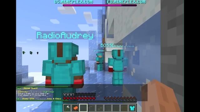 Squirrrel and Squirrrelette play RANDOM MINECRAFT MINI GAMES смотреть онлайн