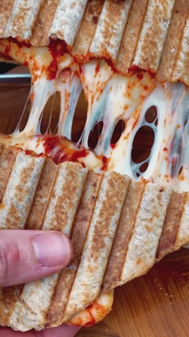 Сэндвич с Сырной Колбасой