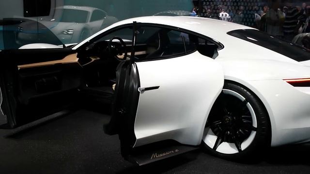 IAA 2015: NEW Porsche Mission E Concept смотреть онлайн