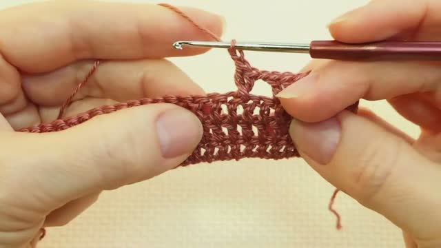 Самые простые узоры крючком для начинающих. Скрещенные столбики как вязать.Легкий узор! Урок 84 смотреть онлайн