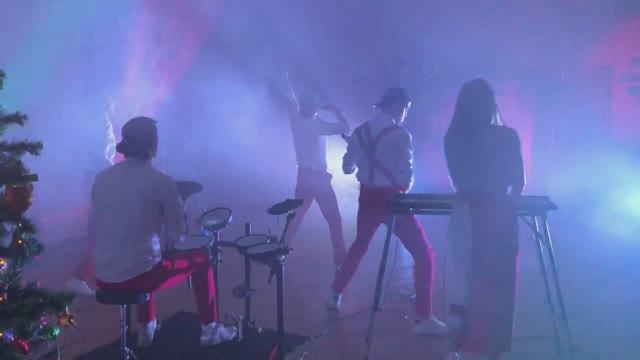 BUMAGA.RU - It's My Life (COVER Bon Jovi - It's My Life ) New year. смотреть онлайн
