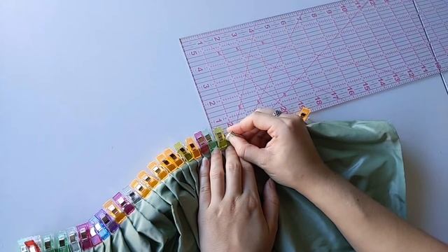 18th Century Pleat Math and petticoat demo смотреть онлайн