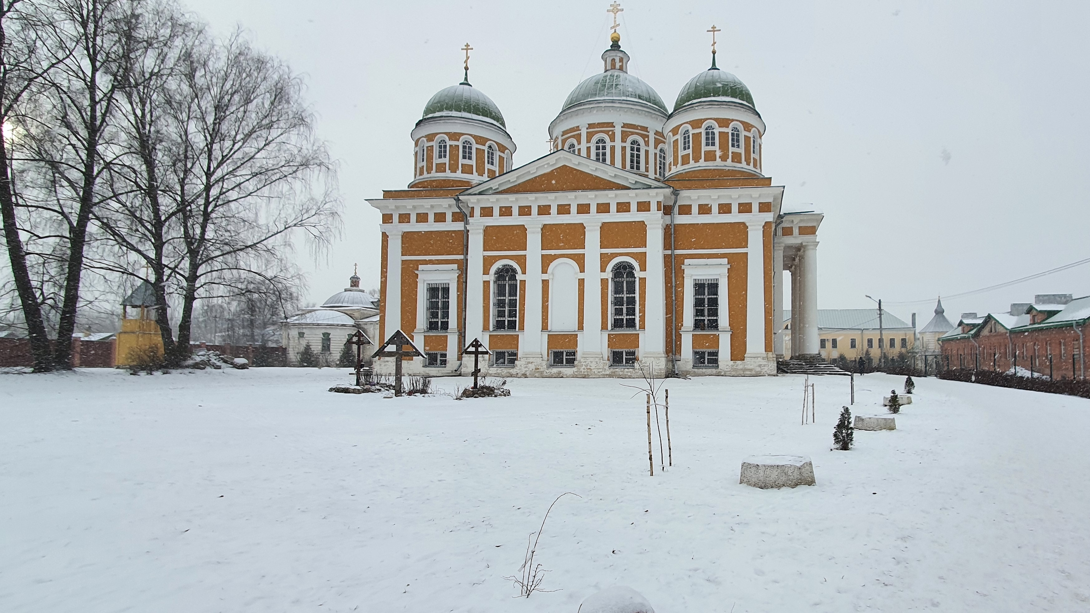 Святая обитель в честь Рождества Христова – одна из древнейших. Основана в 14 веке. Соборы и храмы. смотреть онлайн