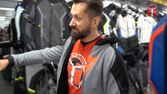 Czy da się ubrać dobrze i tanio? Sprawdzamy ofertę sklepów motocyklowych - ciuchy, kaski, buty смотреть онлайн