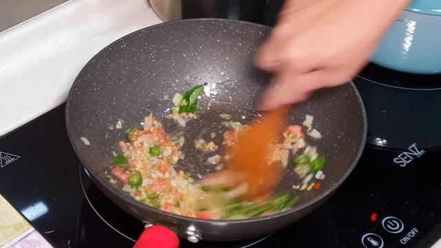 Curry fried scrambled egg (inspired by Mark Wein's vlog in India) смотреть онлайн