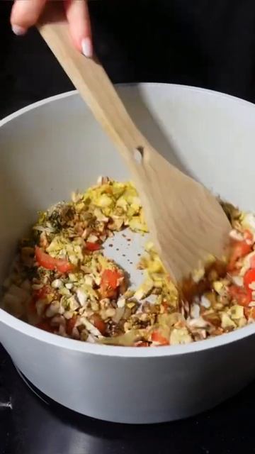 Red Lentil Bolognese #plantbased #vegan #recipe #shorts смотреть онлайн