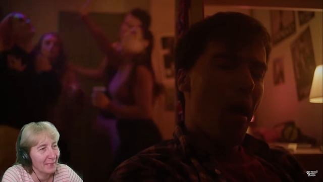 БАБУШКА СМОТРИТ ДЖАРАХОВ - Я В МОМЕНТЕ. ЧЁТКАЯ ПАРОДИЯ // Реакция на Чоткий Паца