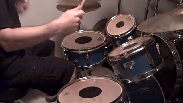 Drumming on a mini kit смотреть онлайн