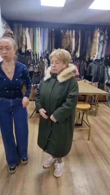 Парка для миниатюрной мамы ❤️ С подстежкой из куницы и мехом хоря на капюшоне - пошив на заказ. смотреть онлайн