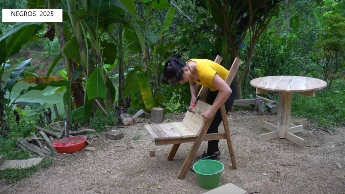 Дорис строит дом 10. Дорис изготавливает деревянные стол и стул на кухню. смотреть онлайн