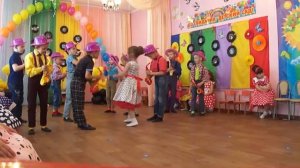 танец с саксофонами