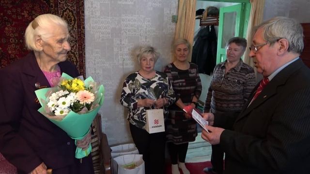 Ученики школы №21 в гостях у ветерана смотреть онлайн