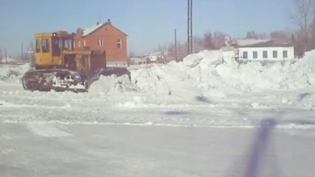 уборка снега весна - 2011.avi смотреть онлайн