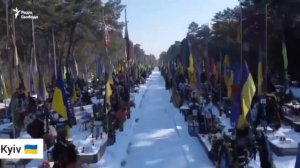 На Украине, стремительно растут кладбища.